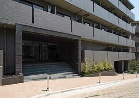 16/16 エントランス