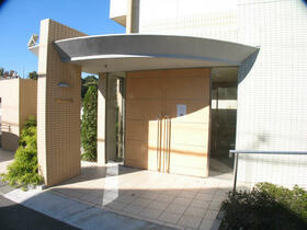 16/16 エントランス