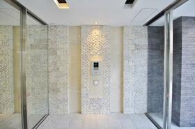 16/16 エントランス