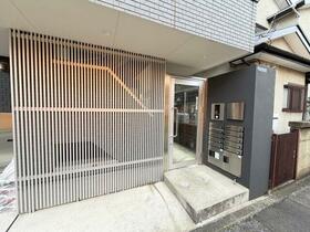 16/16 エントランス