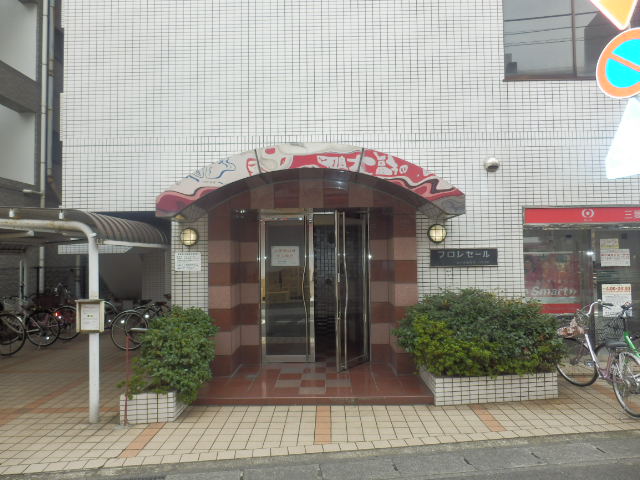 16/26 エントランス