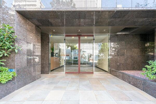 16/16 エントランス