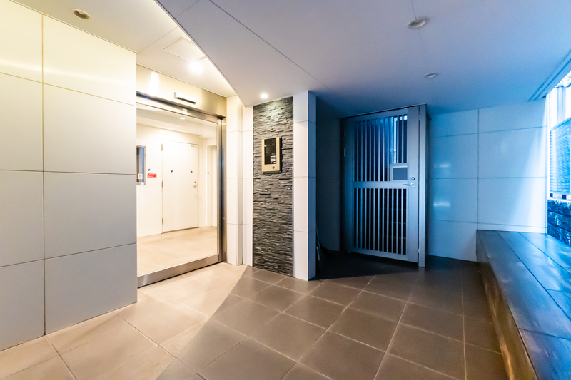 5/5 エントランス