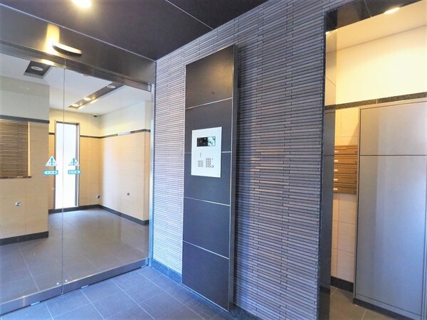 17/19 エントランス