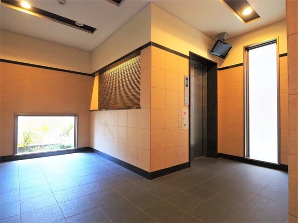 18/19 エントランス