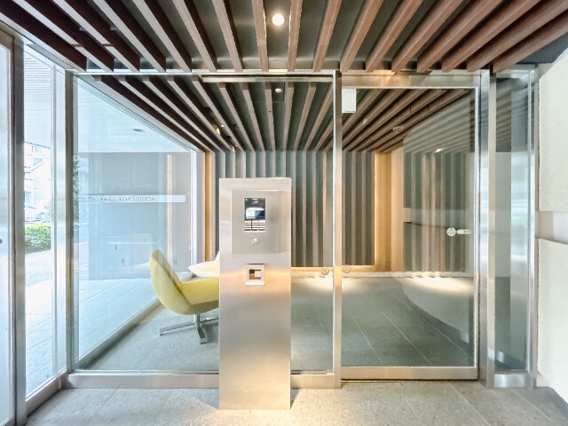 21/26 エントランス