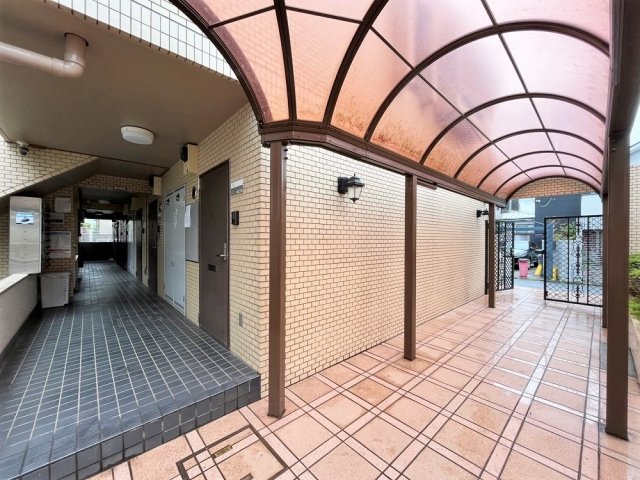 21/22 エントランス