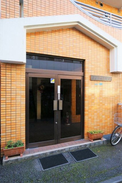 24/26 エントランス