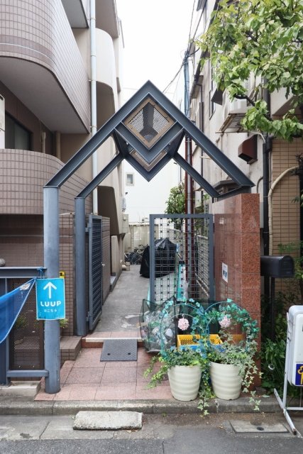 18/21 エントランス