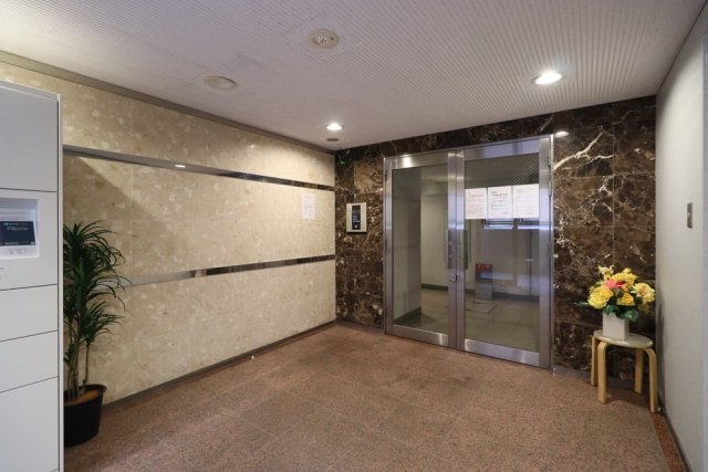 20/21 エントランス