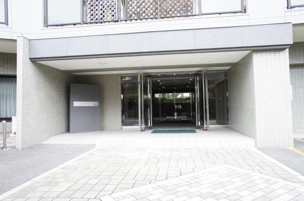 26/29 エントランス