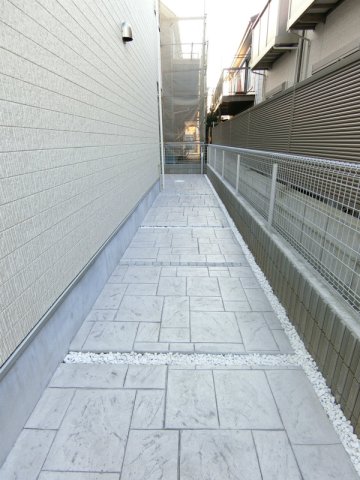 13/13 エントランス