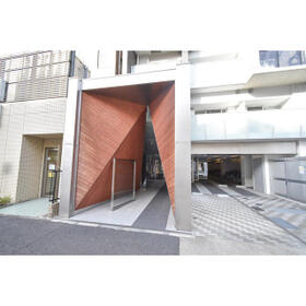 16/16 エントランス