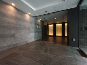 13/13 エントランス