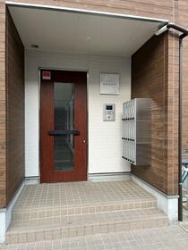 16/16 エントランス