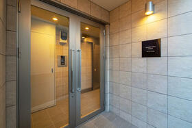 16/16 エントランス