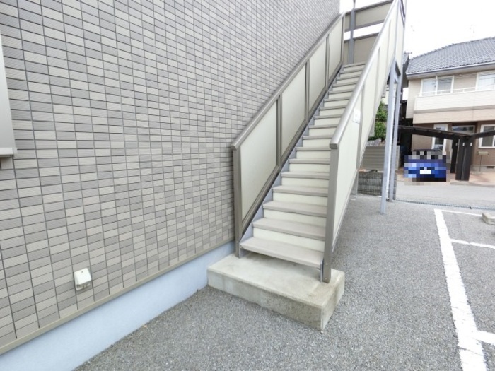 19/27 エントランス