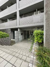 16/16 エントランス