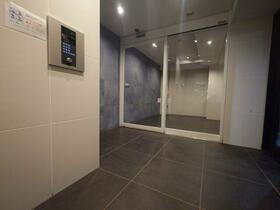 16/16 エントランス