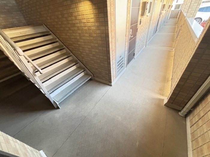 20/23 エントランス