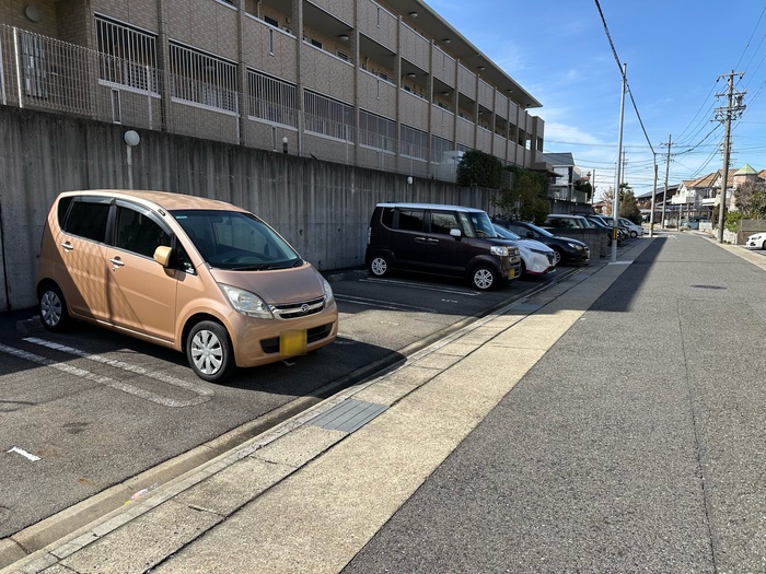 17/17 駐車場