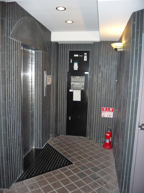 2/4 エントランス