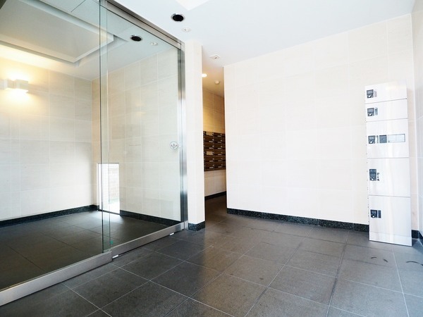 16/17 エントランス