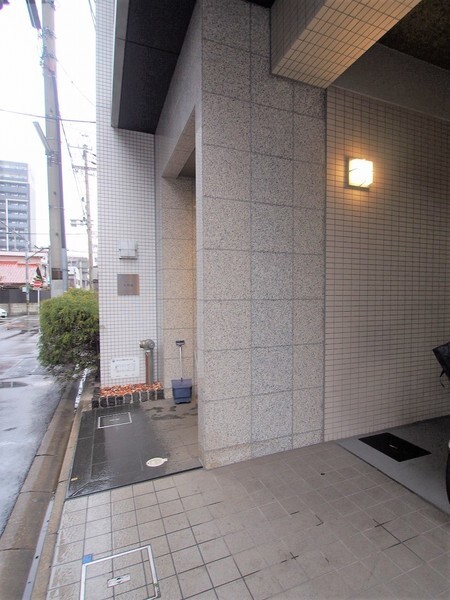 17/17 エントランス