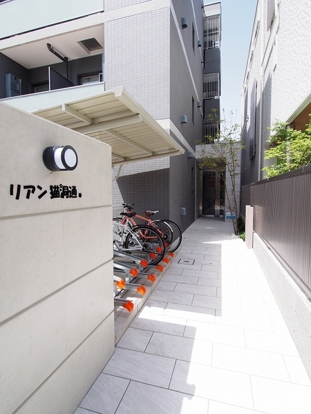 22/23 エントランス