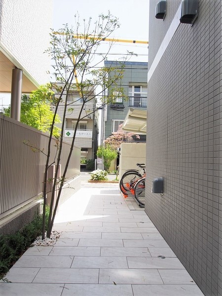 23/23 エントランス