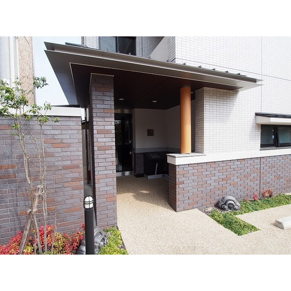 21/23 エントランス