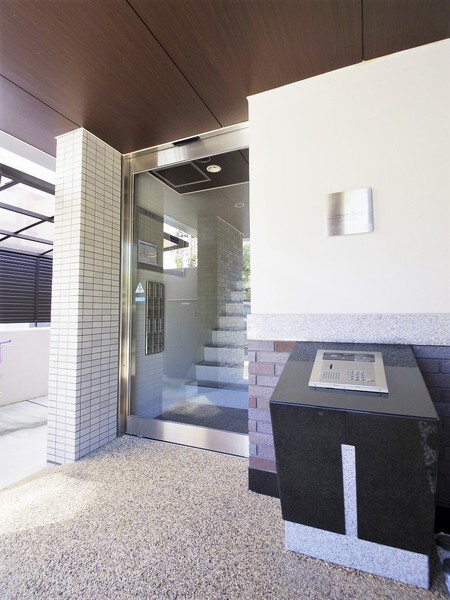 22/23 エントランス