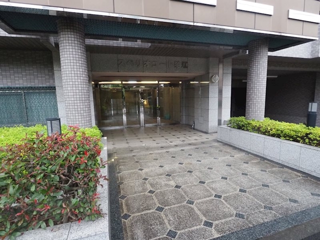 8/10 エントランス