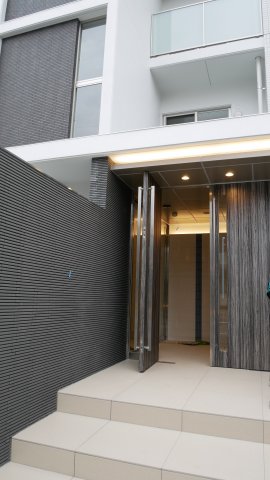 23/29 エントランス