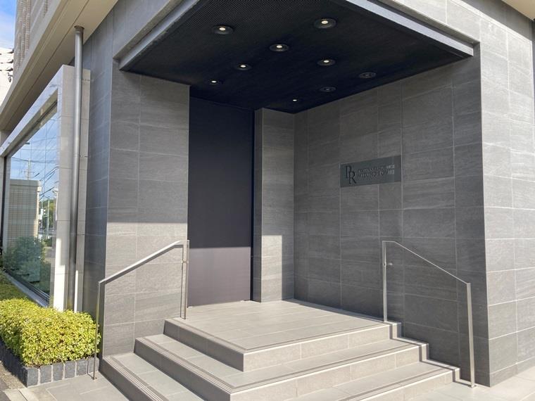 18/25 エントランス