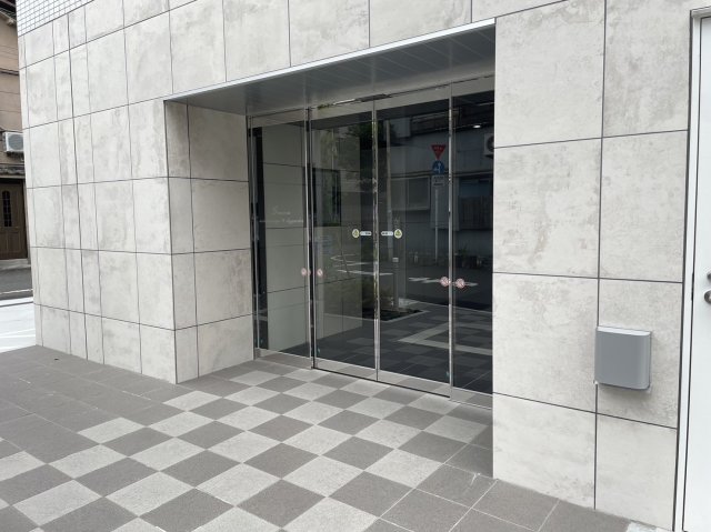 14/14 エントランス