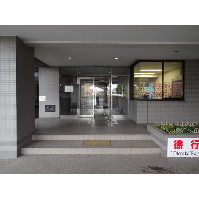 23/25 エントランス