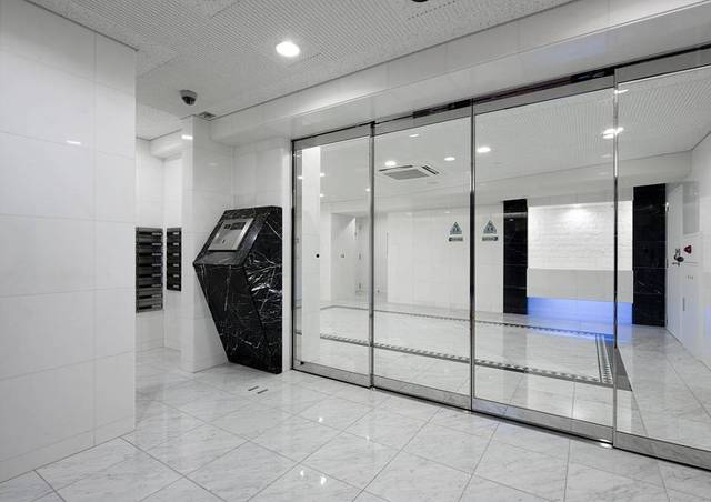 22/27 エントランス