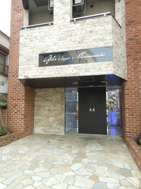 27/28 エントランス