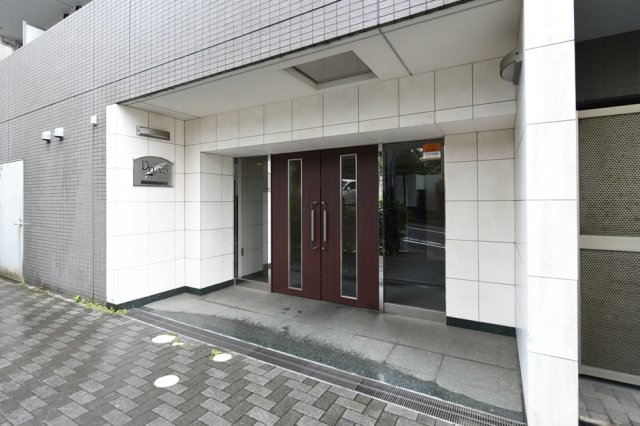 21/30 エントランス