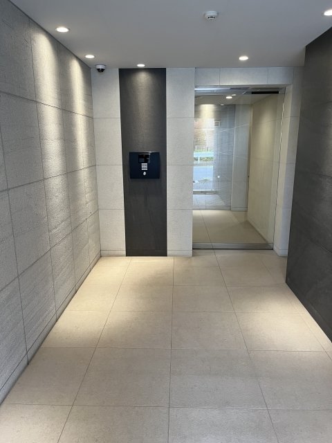 16/20 エントランス