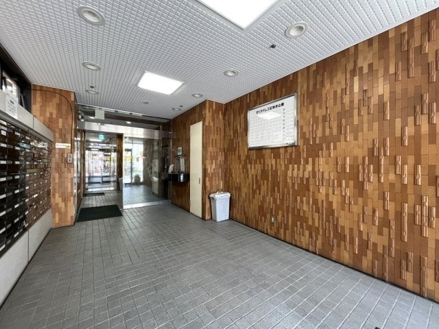 16/17 エントランス