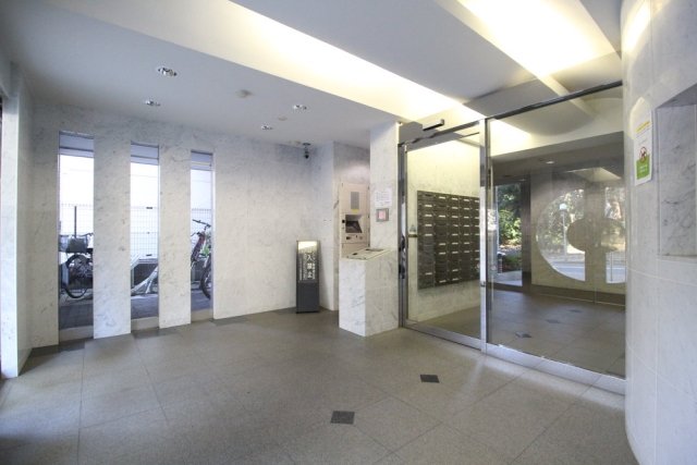 19/19 エントランス