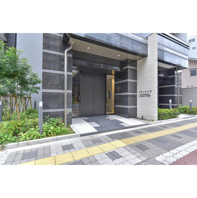 27/27 エントランス