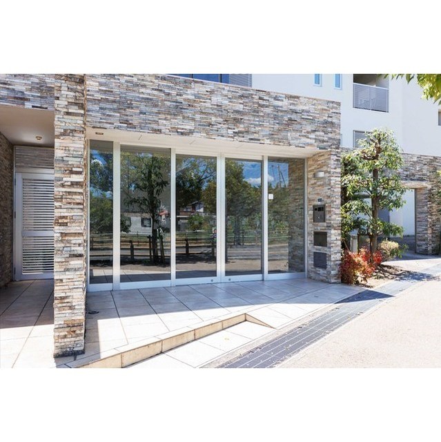 5/5 エントランス