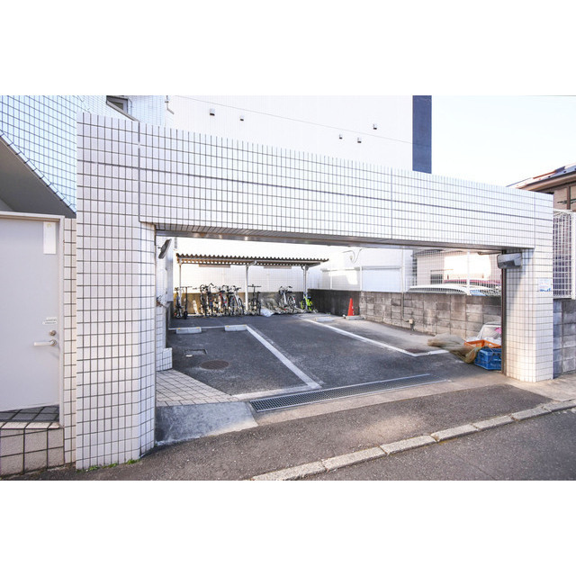 16/16 駐車場