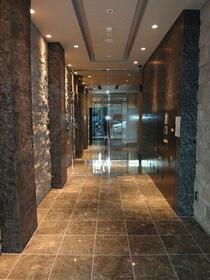 5/5 エントランス