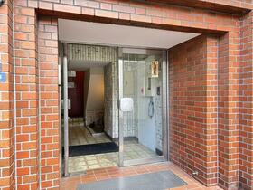 16/16 エントランス