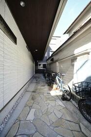 13/16 エントランス