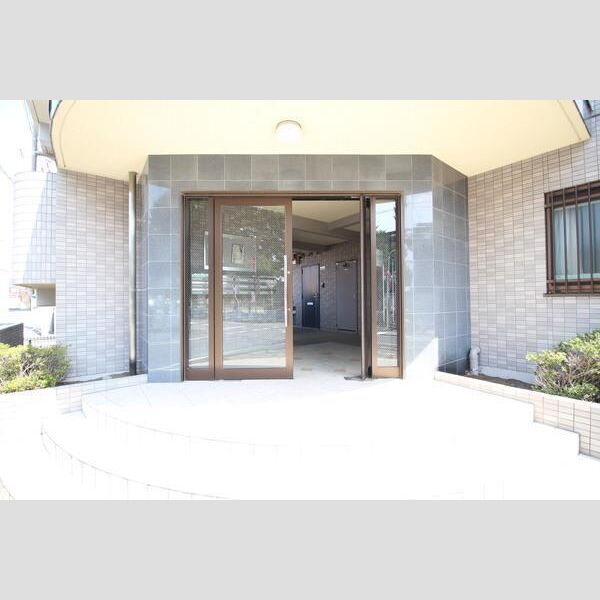 20/30 エントランス